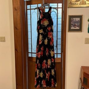 PRETTY FLORAL MAXI DRESS